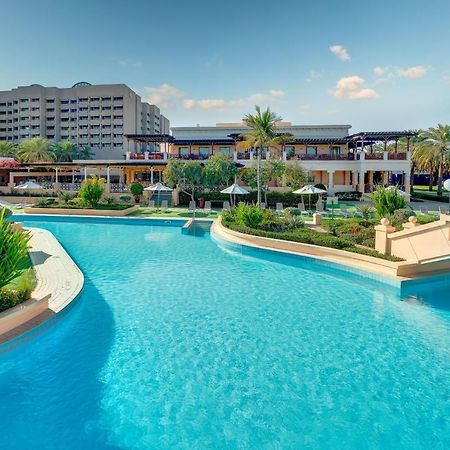 Intercontinental Muscat By Ihg Hotel Bagian luar foto The pool at the Royal Mirage