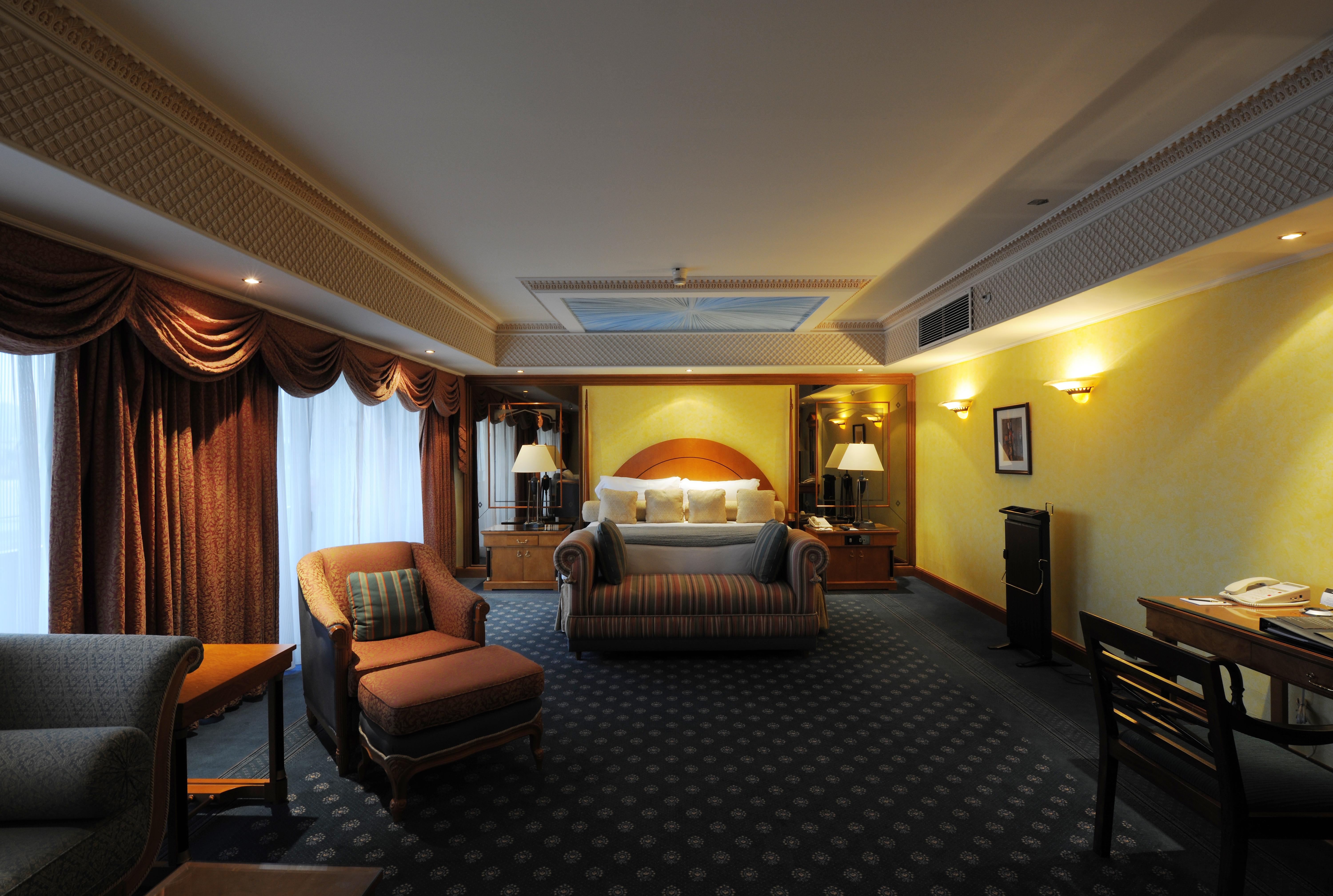 Intercontinental Muscat By Ihg Hotel Bagian luar foto A suite at the hotel