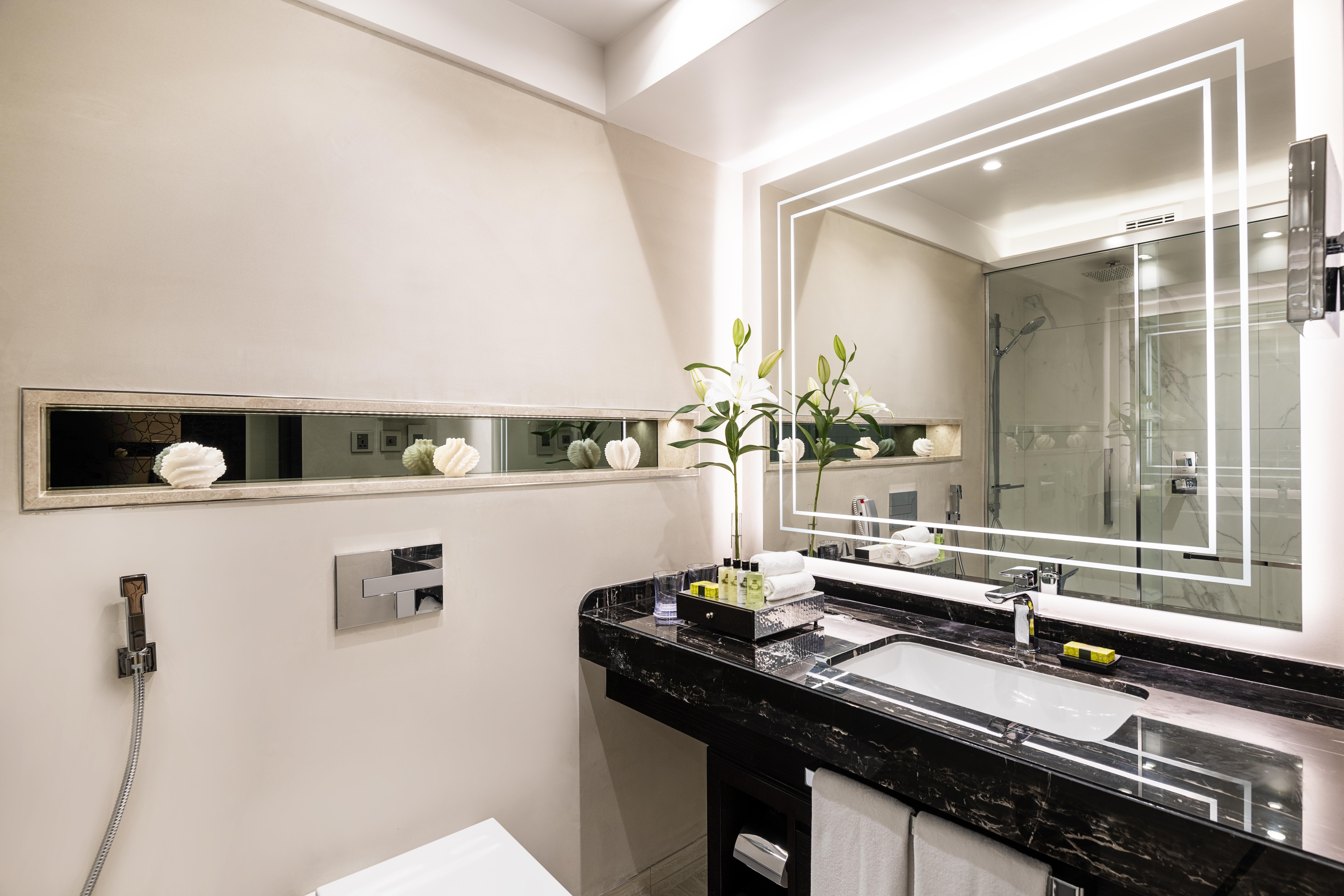 Intercontinental Muscat By Ihg Hotel Bagian luar foto Bathroom