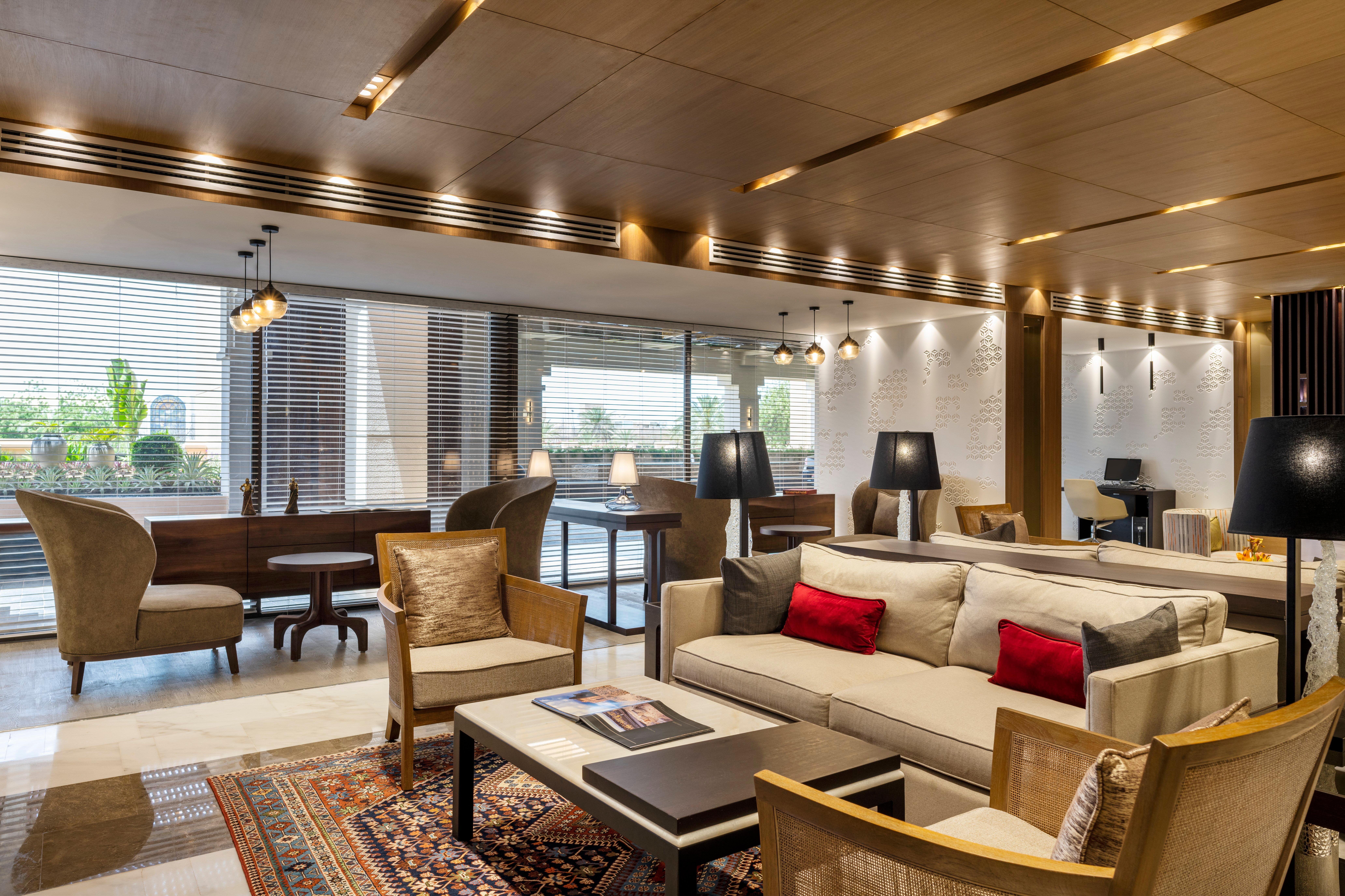 Intercontinental Muscat By Ihg Hotel Bagian luar foto The lounge at the airport