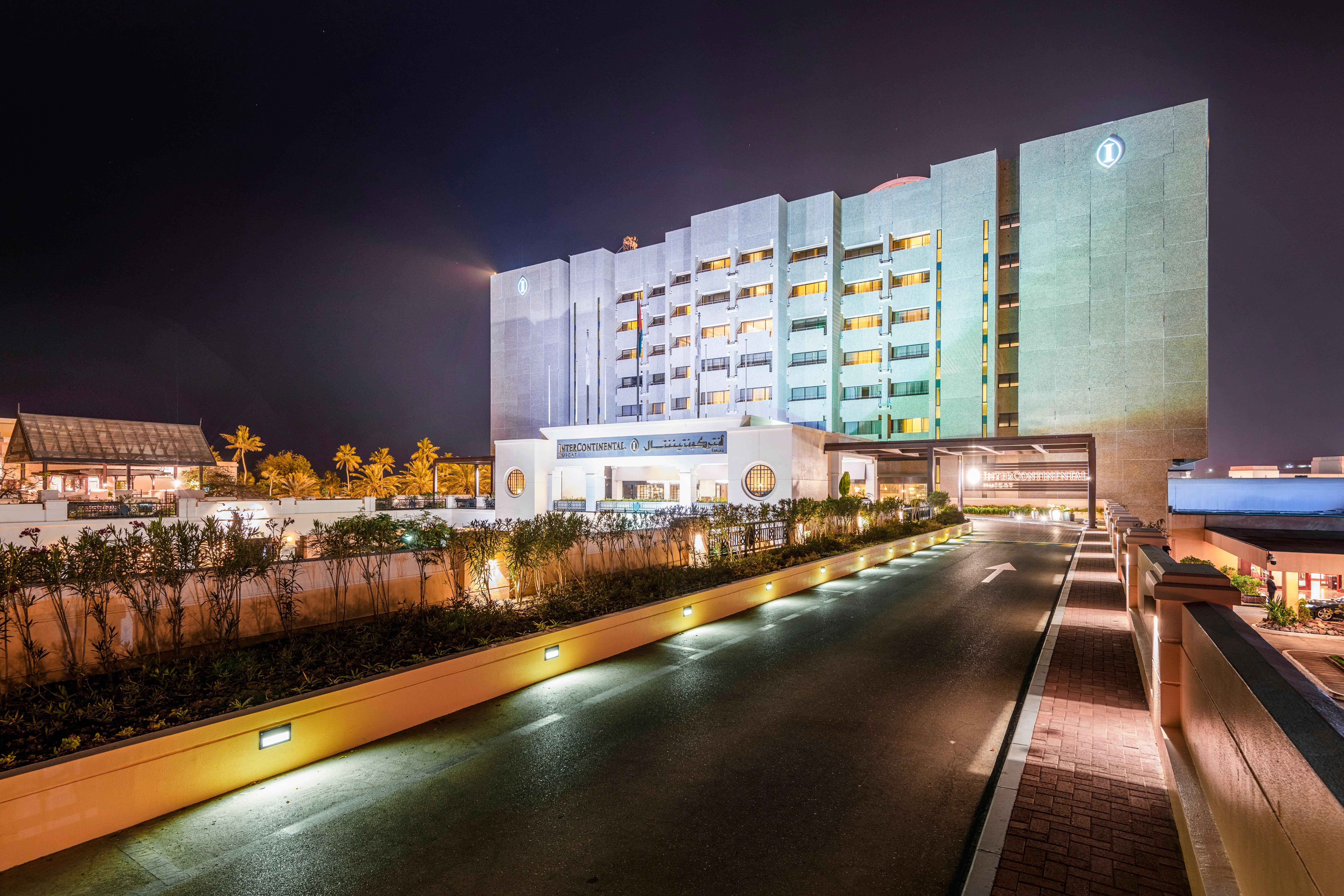 Intercontinental Muscat By Ihg Hotel Bagian luar foto The Royal Hotel