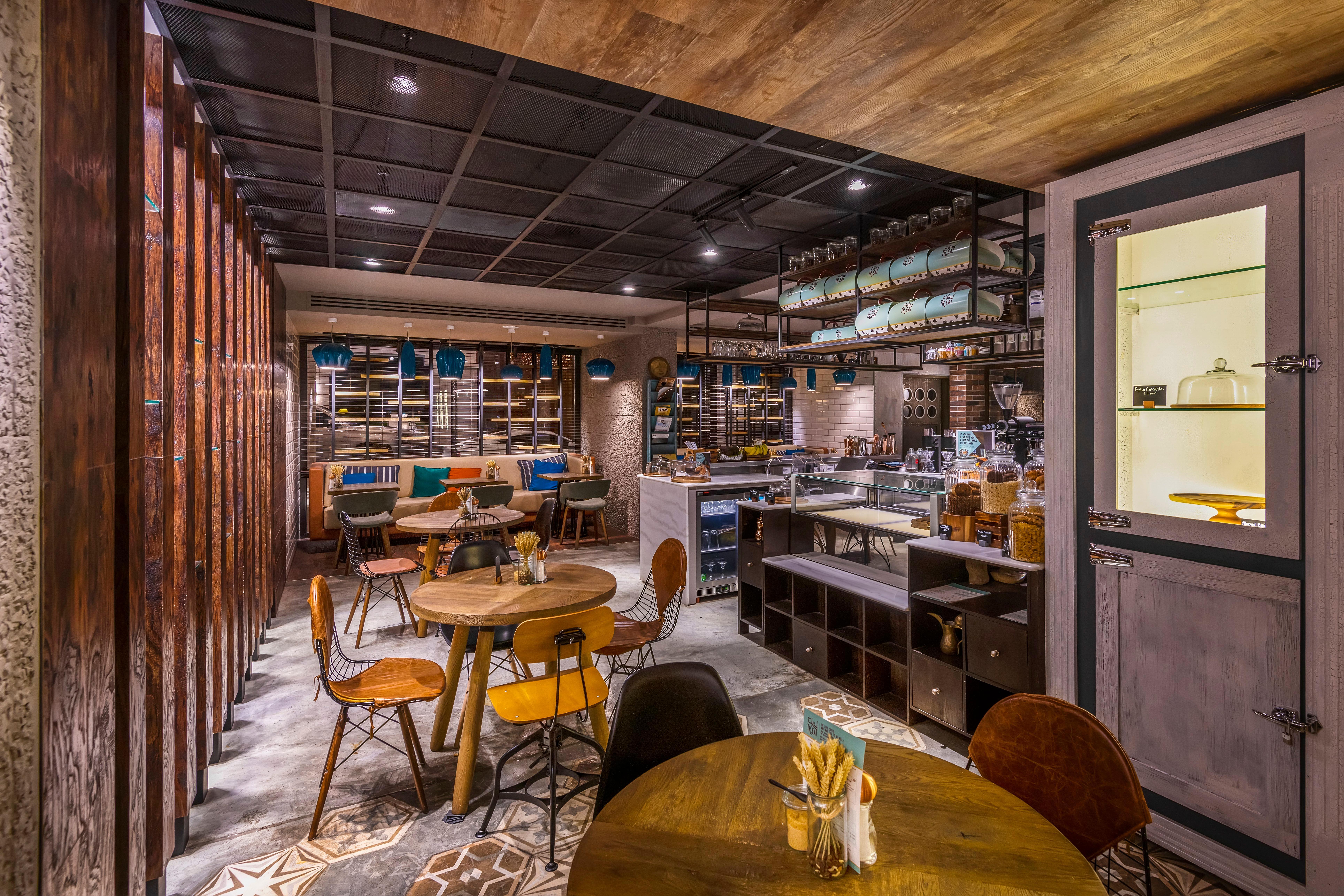 Intercontinental Muscat By Ihg Hotel Bagian luar foto The interior of a Starbucks Reserve store in Shanghai, China