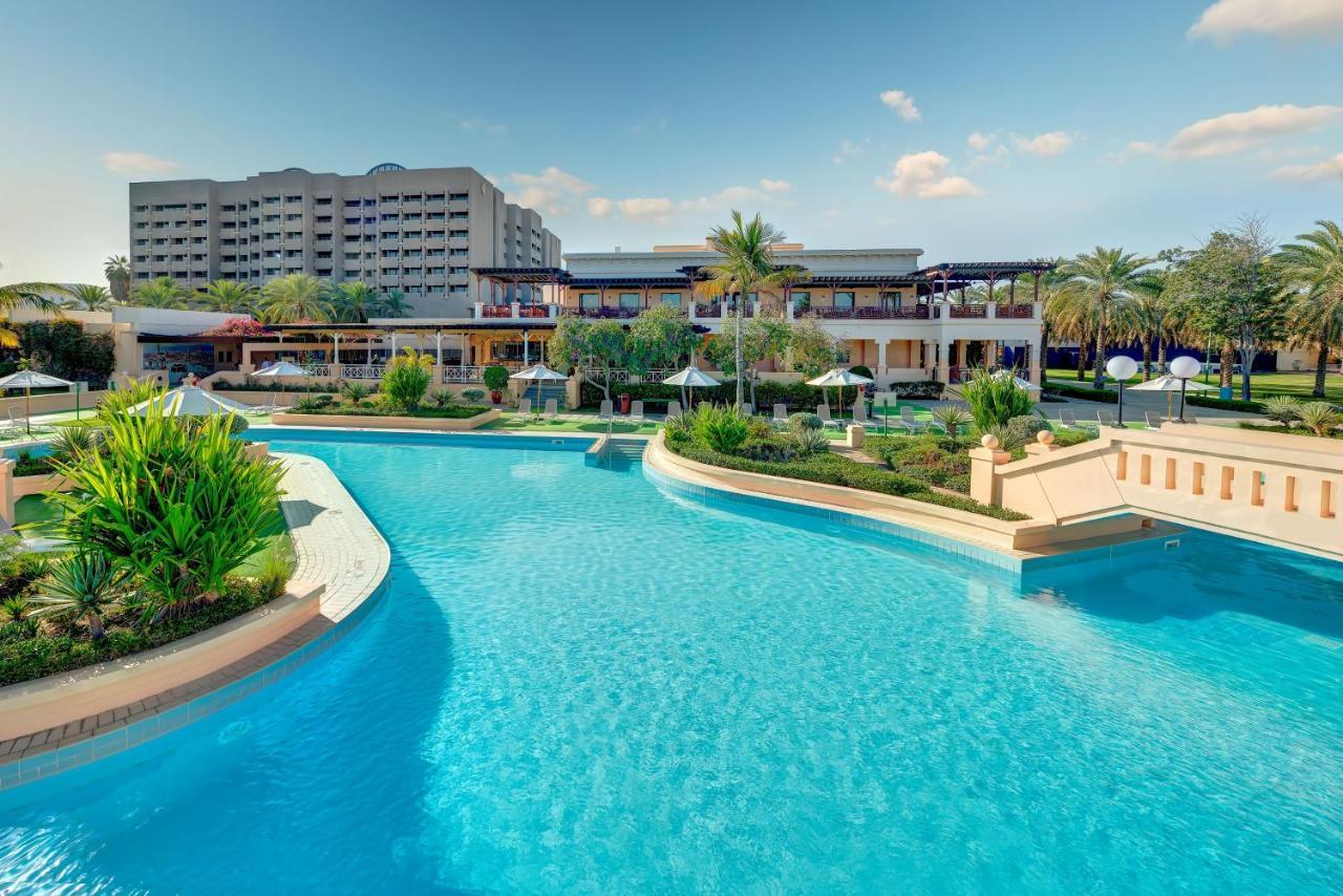 Intercontinental Muscat By Ihg Hotel Bagian luar foto The pool at the Royal Mirage
