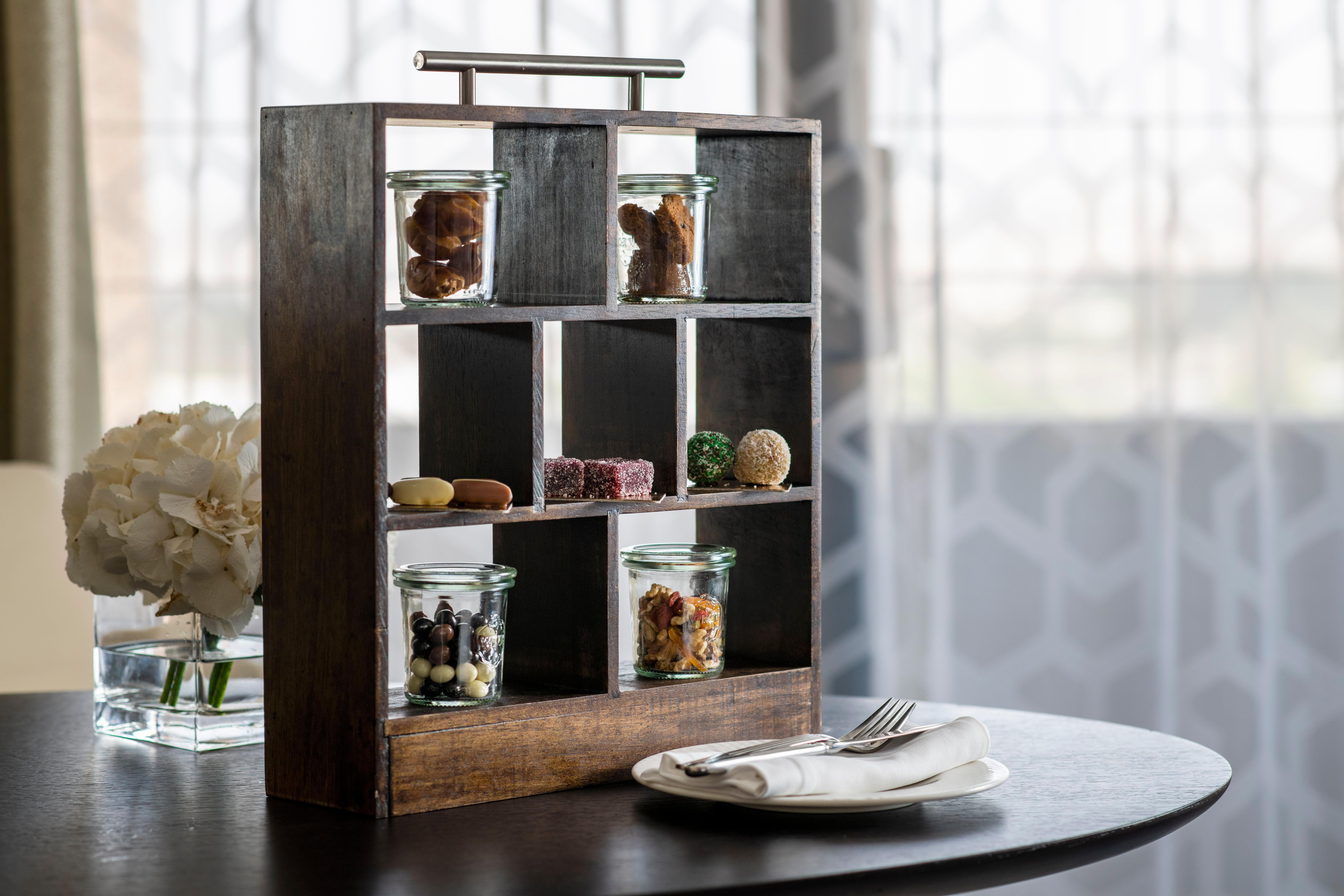 Intercontinental Muscat By Ihg Hotel Bagian luar foto A tea caddy