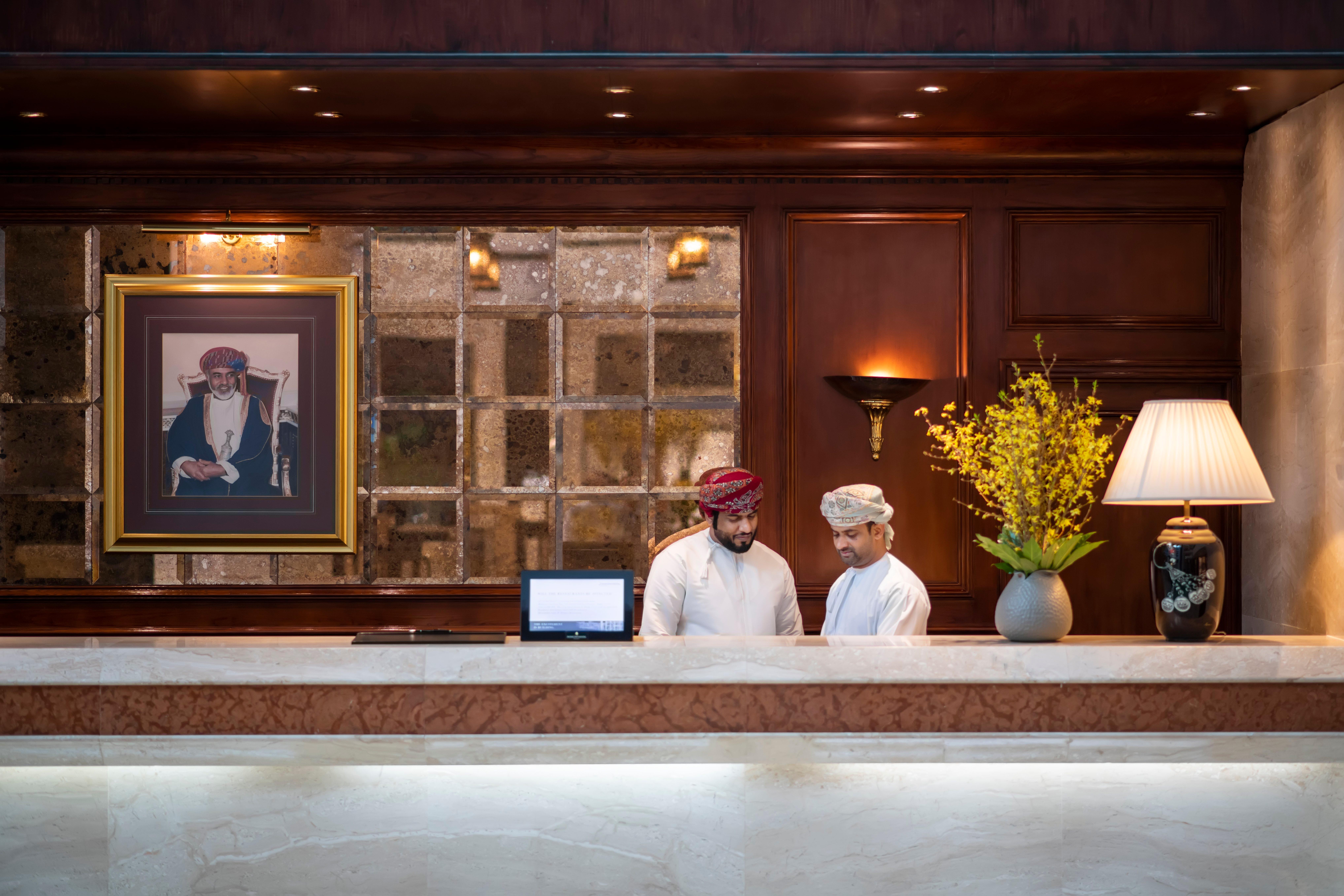 Intercontinental Muscat By Ihg Hotel Bagian luar foto The hotel's lobby