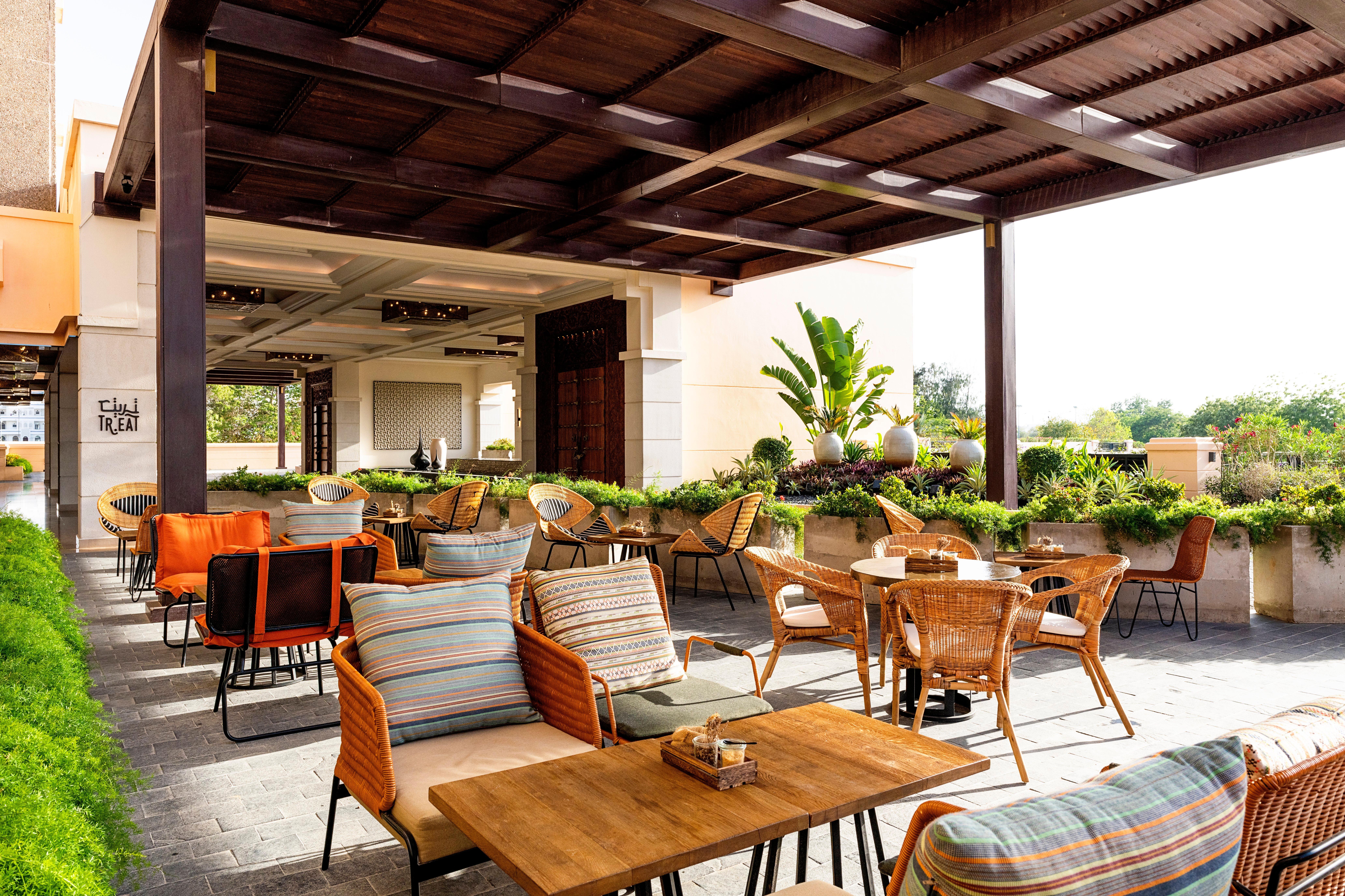 Intercontinental Muscat By Ihg Hotel Bagian luar foto The Sky Bar