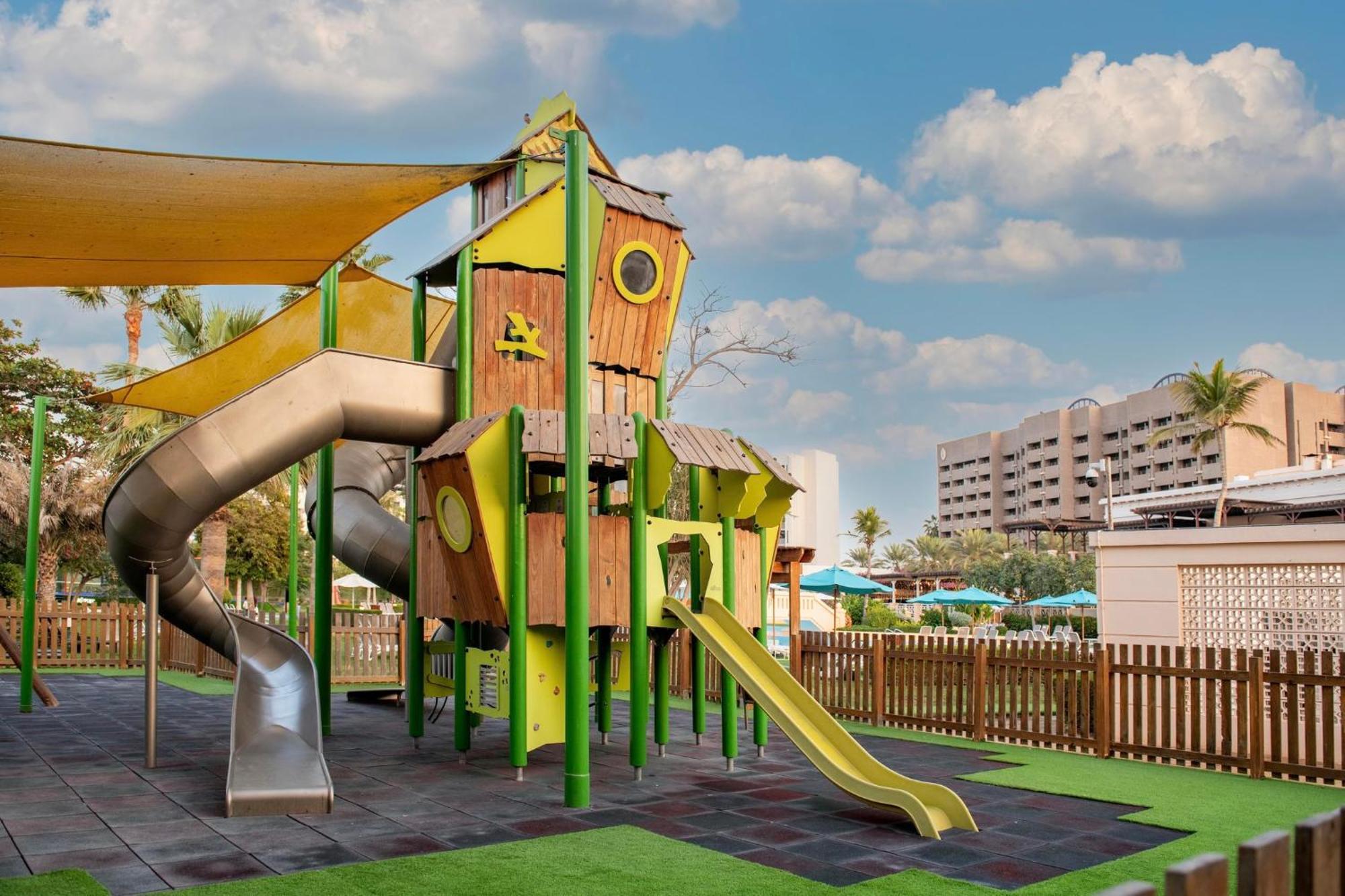 Intercontinental Muscat By Ihg Hotel Bagian luar foto Playground at the hotel