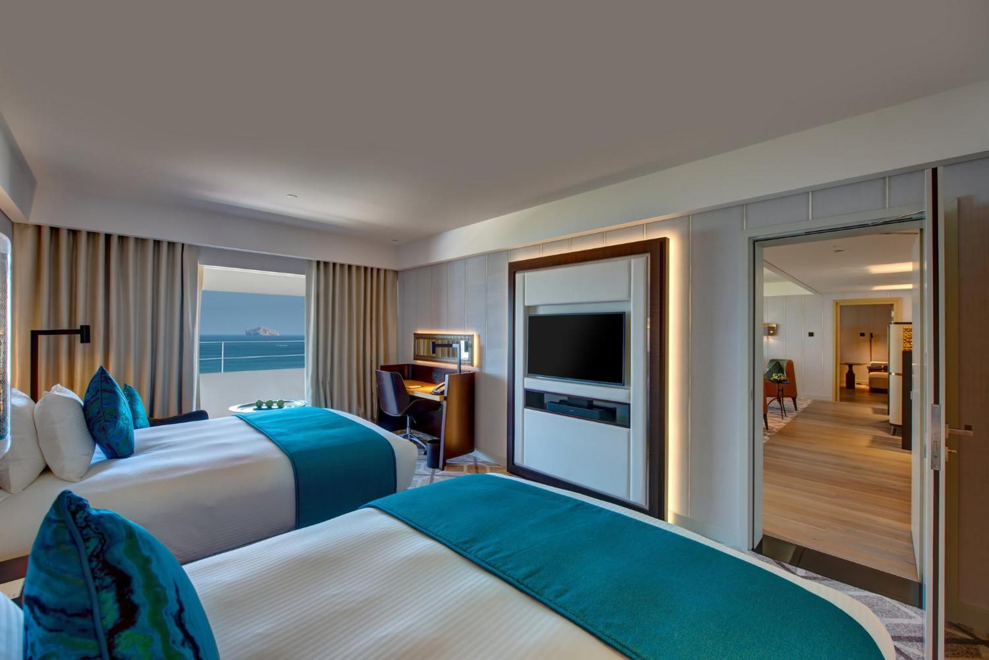 Intercontinental Muscat By Ihg Hotel Bagian luar foto A bedroom at the hotel