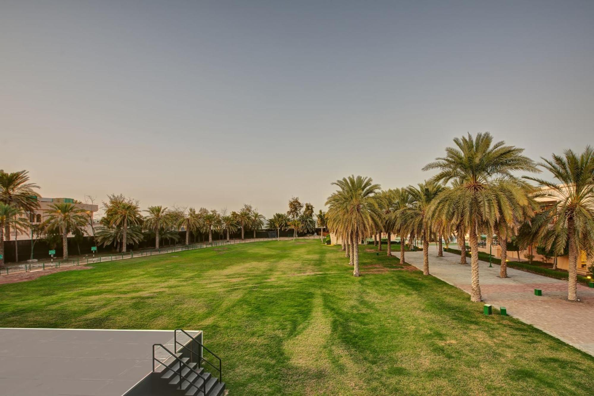 Intercontinental Muscat By Ihg Hotel Bagian luar foto Al Wasl Park