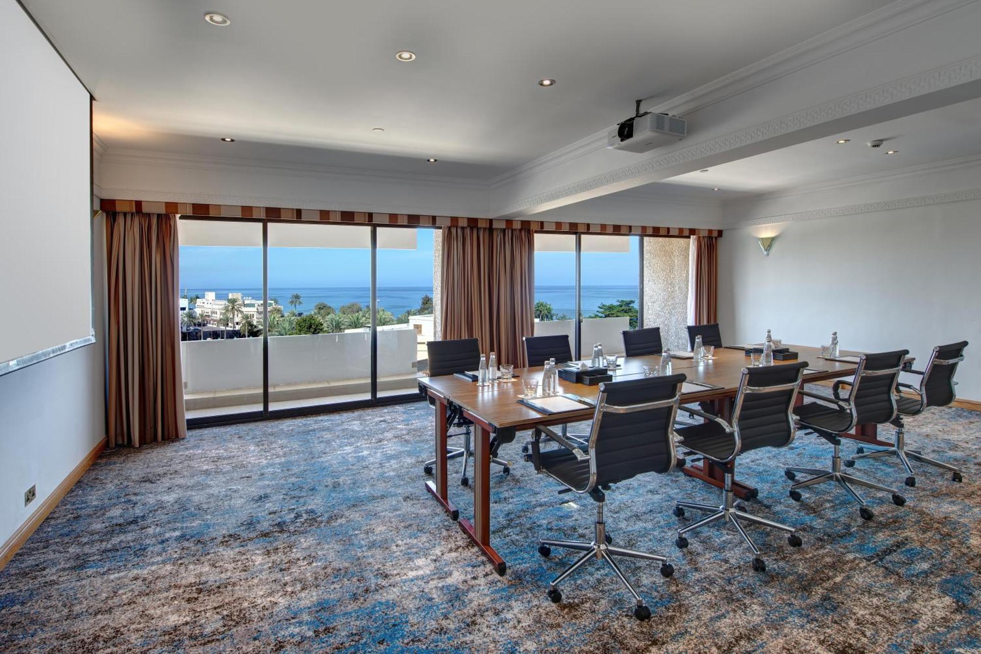 Intercontinental Muscat By Ihg Hotel Bagian luar foto Meeting room